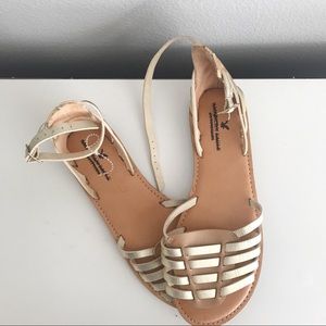 NWOT Sandals